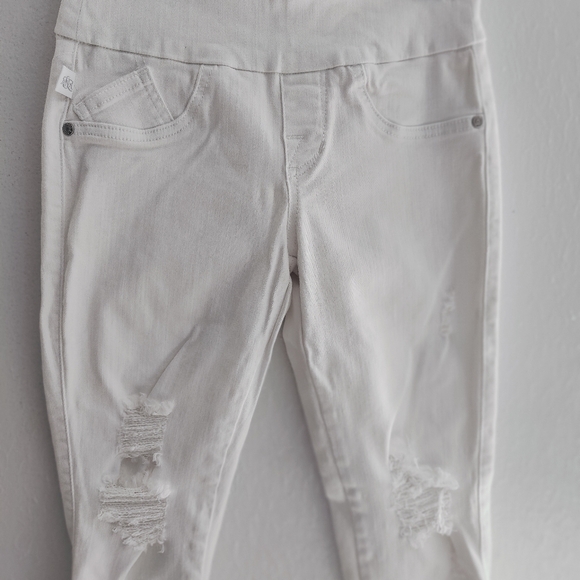 Rock And Republic Fever Pull On White Distressed Skinny Jeans - Picture 3 of 5